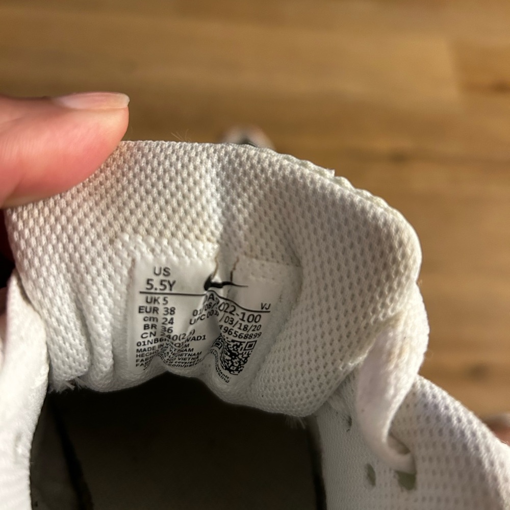 Nike women White Sneakers